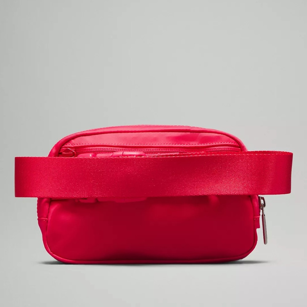 Lululemon Everywhere Belt Bag 1L in Lip Gloss - Picture 4 of 5